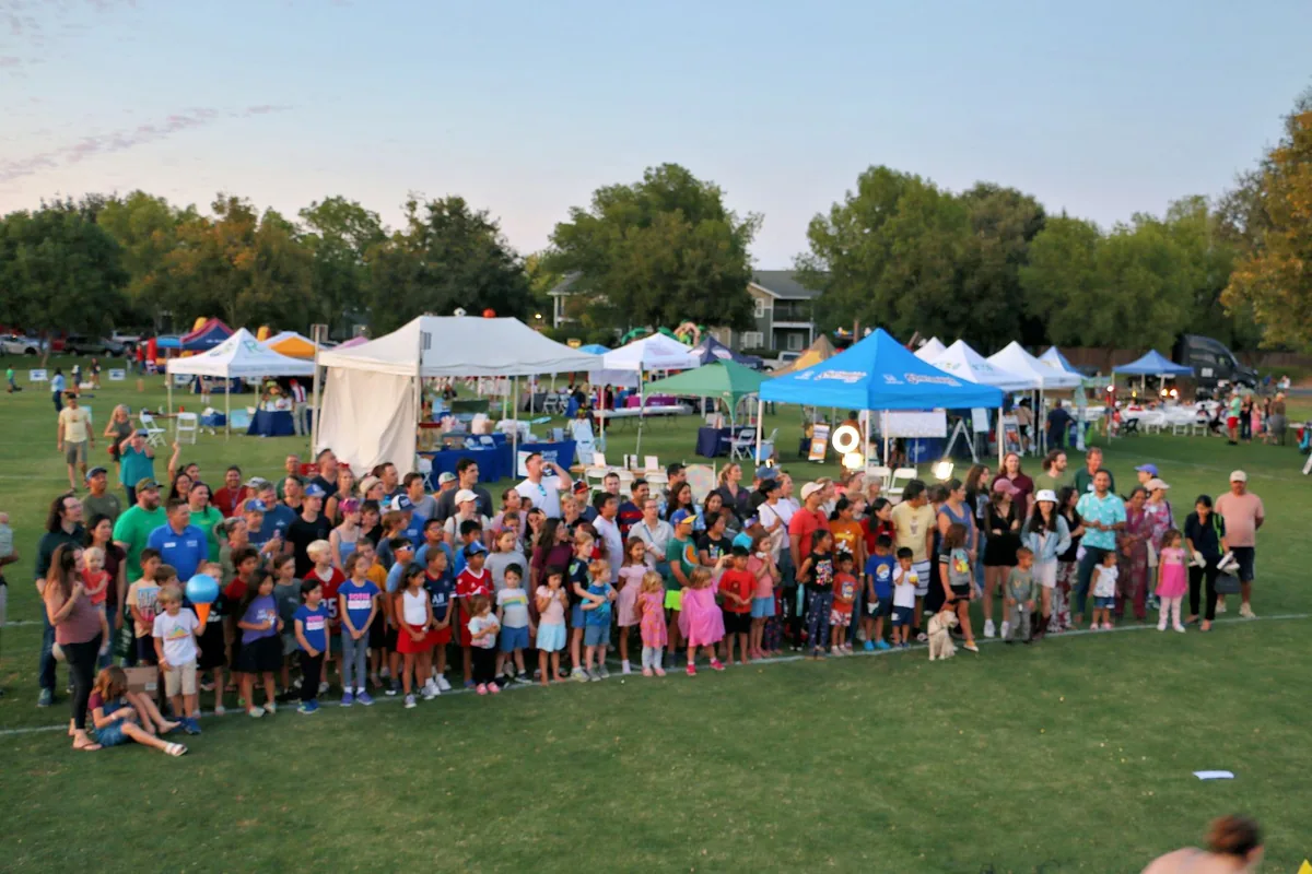 A wide group photo of the Davis community at a Chamber event